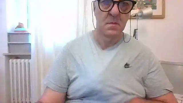ANONIMO7735's Live XXX Chat