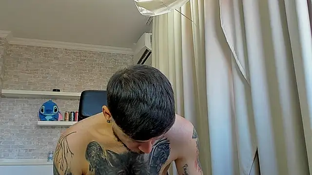JonahShaw Chat XXX in diretta