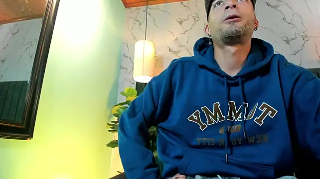 DrakeNeumann élő XXX-chatje