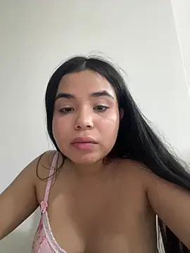AuroraFiore Adlı Modelin Canlı XXX Sohbeti