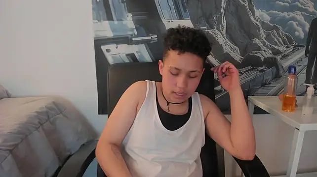 BullSmoke19 Live XXX-Chat
