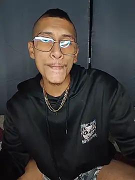Chat XXX en directo de Hard_brown03