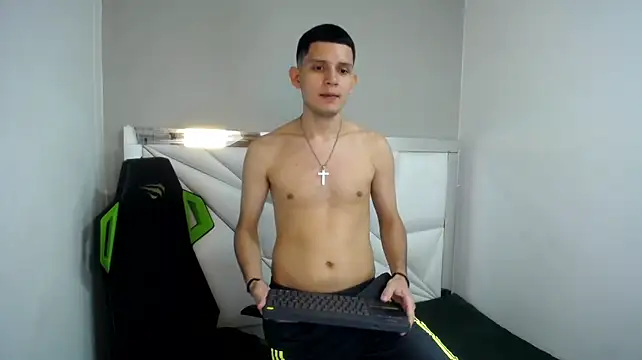 Pov_man777 Adlı Modelin Canlı XXX Sohbeti