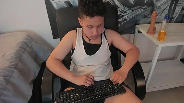 BullSmoke19 Live XXX Chat