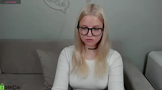Velvet-Lunn Live XXX chat