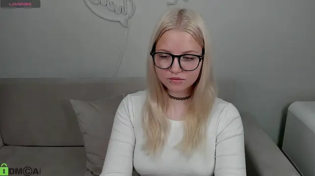 Velvet-Lun Chat XXX live