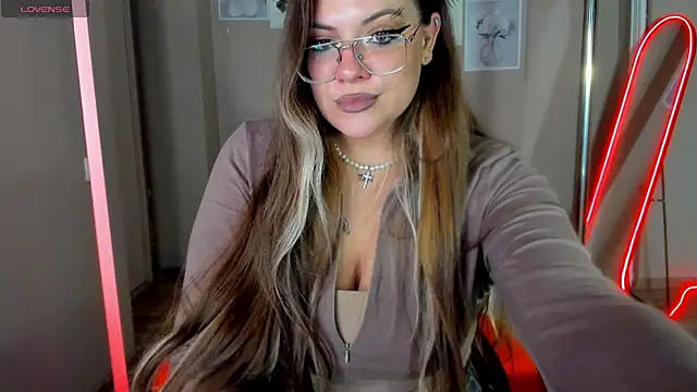 צ'אט XXX בשידור חי של MiraTorson