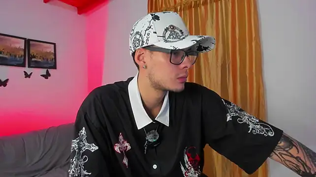 Vlad__night Adlı Modelin Canlı XXX Sohbeti