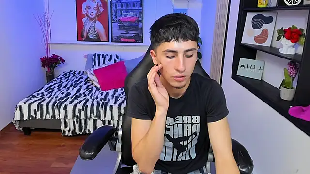 Benji23_ Chat XXX in diretta