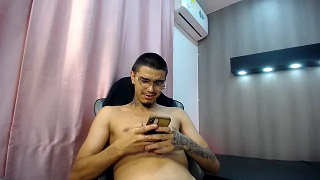 Tayson_Hot: онлайн-секс-чат