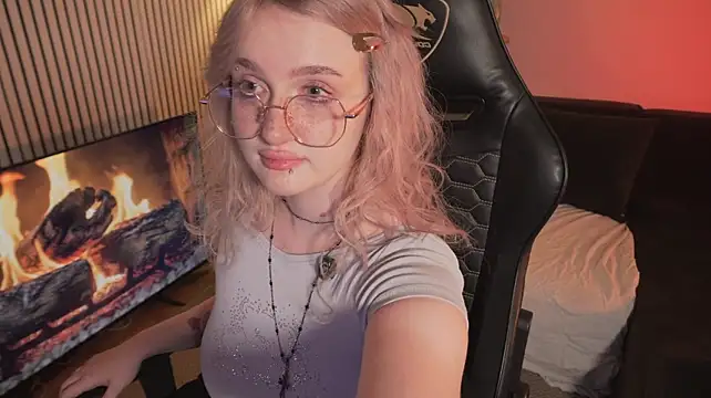ELLIEJAYn Live XXX chat