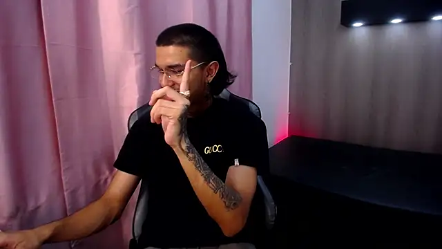 Chatroom XXX en direct de Tayson_Hot