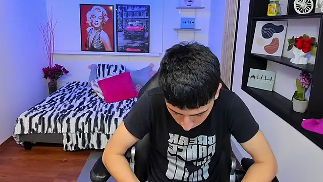 Chat XXX ao vivo de Benji23_