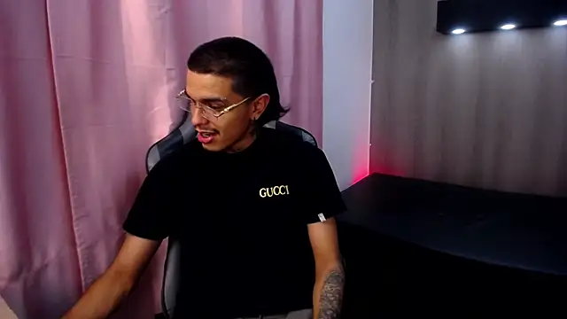 Chat +18 de Tayson_Hot ao vivo