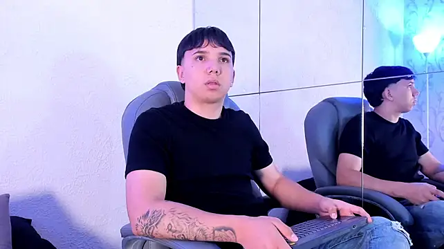 Andy_moretti live XXX chat