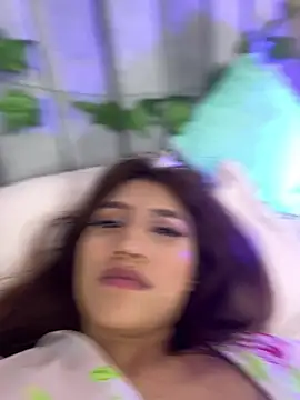 צ'אט XXX בשידור חי של naomiii__
