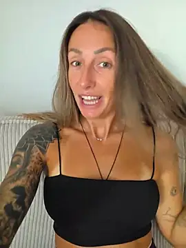 NicoleKaiser Adlı Modelin Canlı XXX Sohbeti