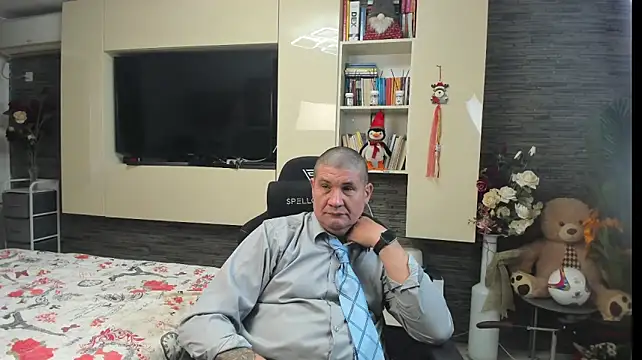 SpartacusDaddy48 Chat XXX live