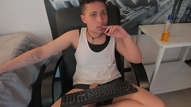 BullSmoke19 Live XXX Chat