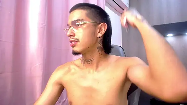 Chatroom XXX en direct de Tayson_Hot