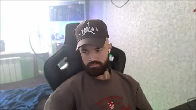 צ'אט XXX בשידור חי של _Serious_Man
