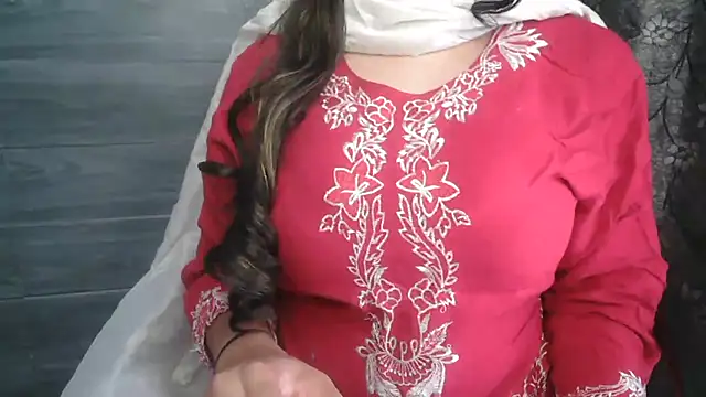 Naughty-Riya Chat XXX live