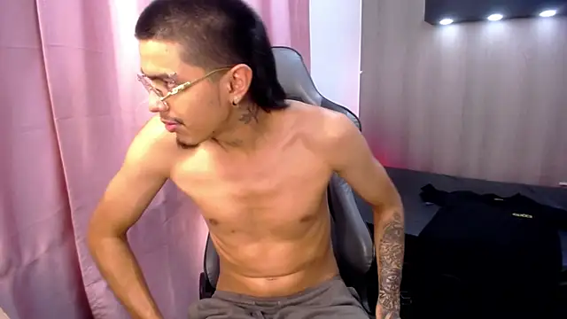 Chat +18 de Tayson_Hot ao vivo