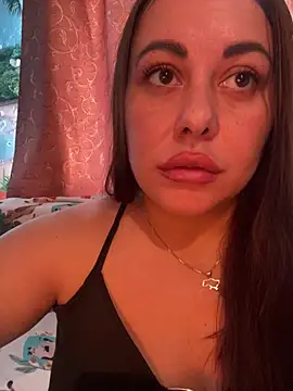 DaisyStreet Adlı Modelin Canlı XXX Sohbeti