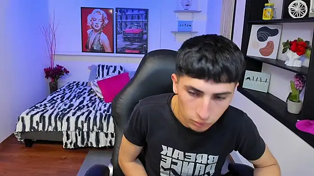 Benji23_ live XXX chat