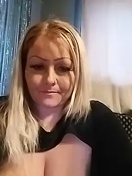 Szenyoritaa Chat XXX live