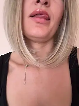 LunaFoxs Live XXX Chat