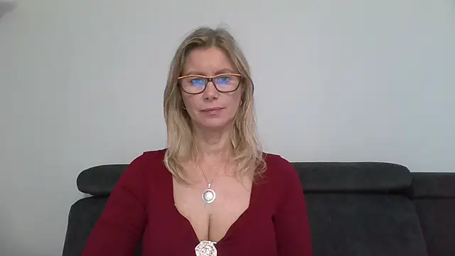 XXX chat uživo modela DoreenSexy