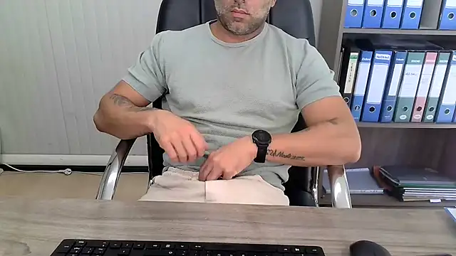 Evasionee Chat XXX in diretta