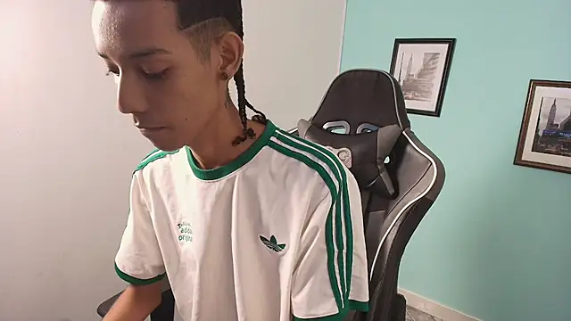 XXX chat uživo modela Drake_cum23