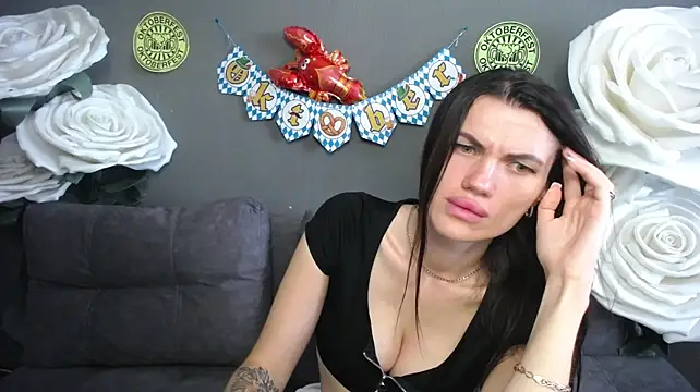 دردشة MilaLoona الجنسية المباشرة