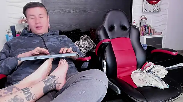 Chatroom XXX en direct de inkedsinners_