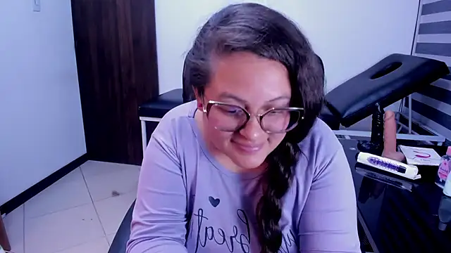 Chat XXX en directo de SaraThonson_