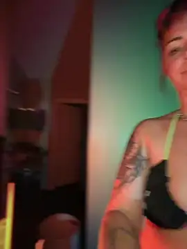הופעת וובקאם של MarlaFknSinger