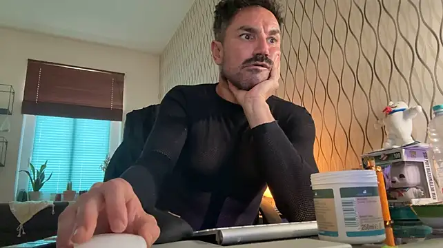 tomz0819 라이브 XXX 채팅