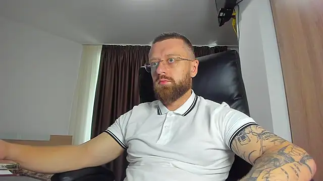 Findom_guy Adlı Modelin Canlı XXX Sohbeti