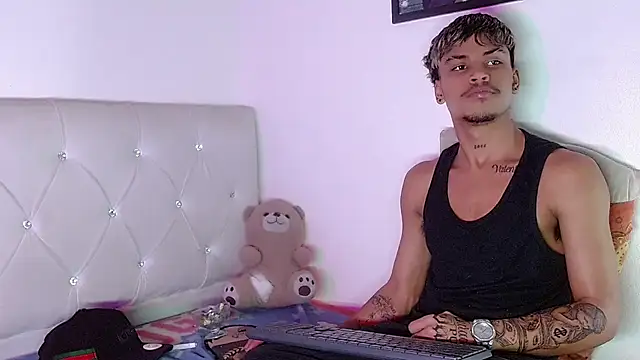 Angel_foxc13 Adlı Modelin Canlı XXX Sohbeti