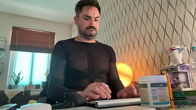 tomz0819 라이브 XXX 채팅