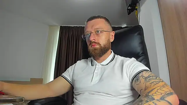 Findom_guy live XXX chat