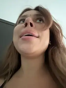 XXX chat uživo modela Jucie_Boom