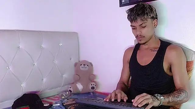 Angel_foxc13 Adlı Modelin Canlı XXX Sohbeti