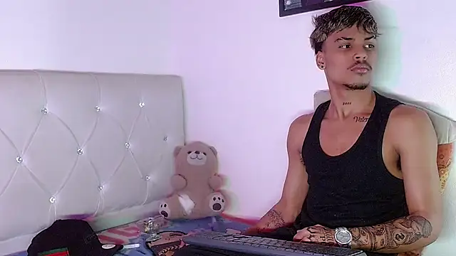 Angel_foxc13: απευθείας συνομιλία ΧΧΧ