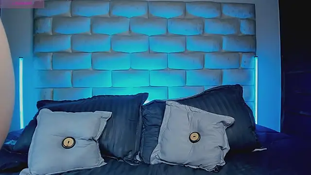 צ'אט XXX בשידור חי של HollyGrey_