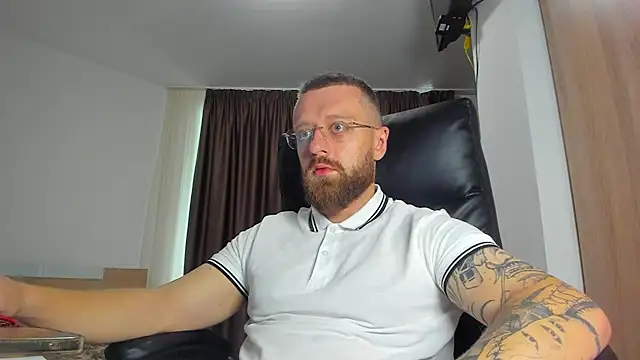 XXX chat uživo modela Findom_guy