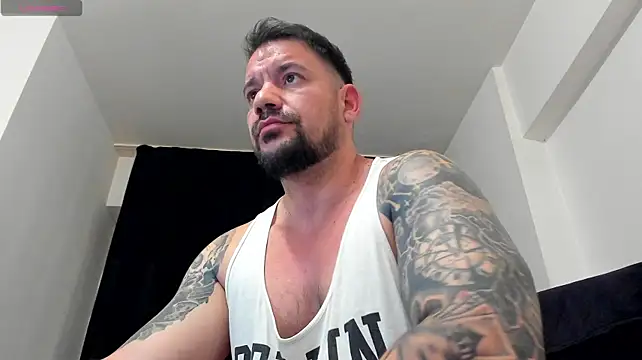 Онлайн чат XXX musclemonster31