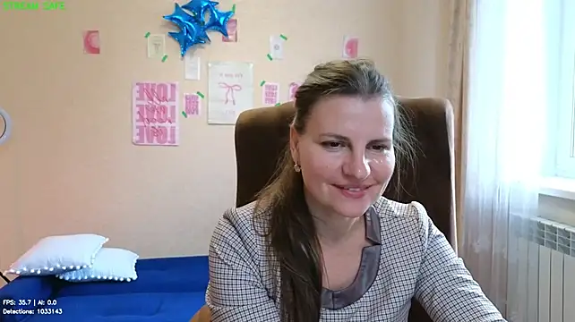 Chat +18 de Mirabelle_Velvet ao vivo